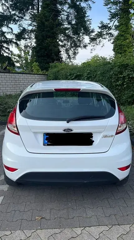 Gebraucht Ford Fiesta Trend 75 PS (55 kW) 2014 Weiß Kleinwagen