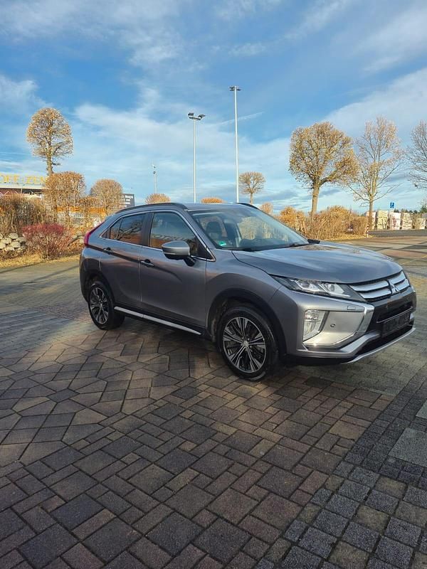 Grau Gebraucht 2018 Mitsubishi Eclipse Cross SUV | 12.700 € (Guter Preis) - Bild 1/4