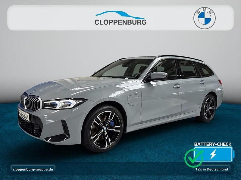 Grau Gebraucht 2025 BMW 330e M Sport Kombi | 50.980 € (Superpreis) - Bild 1/4