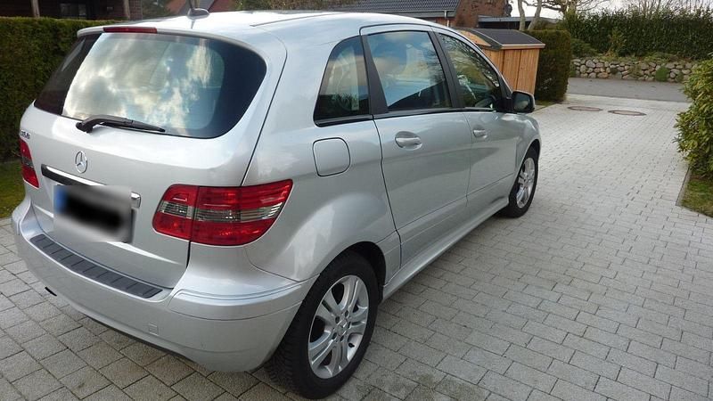 Gebraucht Mercedes B160 95 PS (69 kW) 2010 Silber Van / Kleinbus