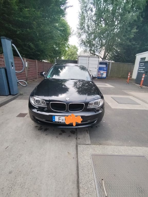 Schwarz Gebraucht 2010 BMW 116 Lifestyle Kleinwagen | 3.300 € (Superpreis) - Bild 1/4