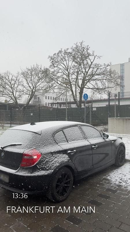 Gebraucht BMW 120 177 PS (130 kW) 2011 Schwarz Kleinwagen