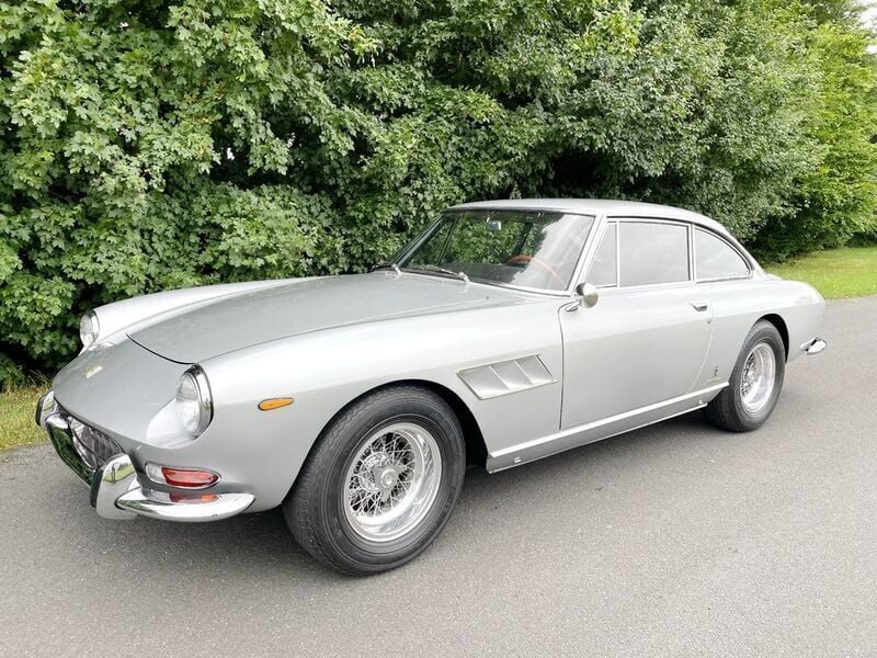 Silber Gebraucht 1966 Ferrari 330 Coupé | 274.950 € - Bild 1/4