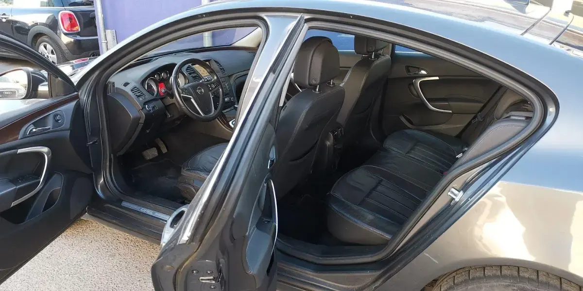 Gebraucht Opel Insignia 160 PS (117 kW) 2010 Grau Limousine
