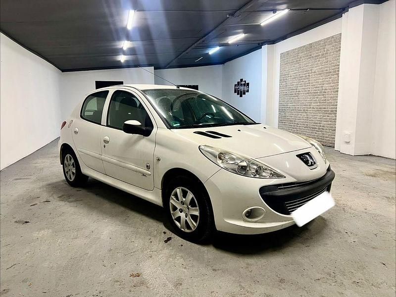 Gebraucht Peugeot 206 73 PS (53 kW) 2012 Weiß Limousine