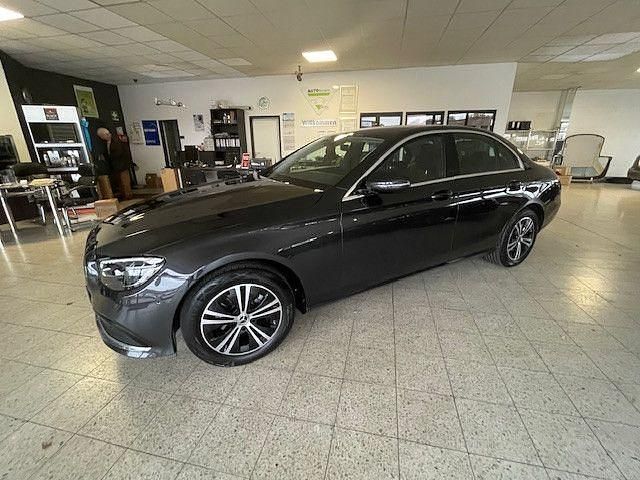 Grafitgrau metalliclack Gebraucht 2022 Mercedes E220 Limousine | 36.900 € (Fairer Preis) - Bild 1/4