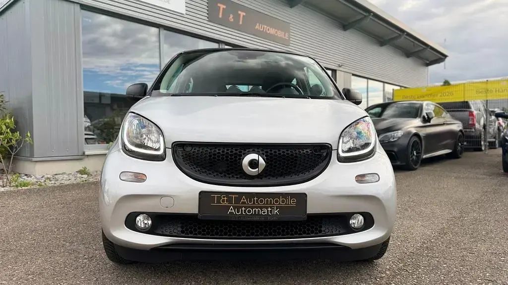 Używany Smart ForFour Passion 90 KM (66 kW) 2018 Czarny Hatchback