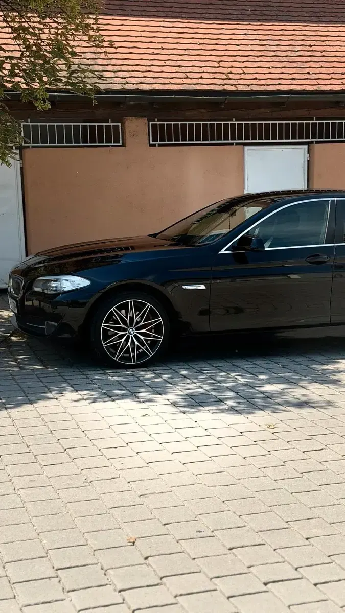 Gebraucht BMW 520 184 PS (135 kW) 2012 Schwarz Limousine
