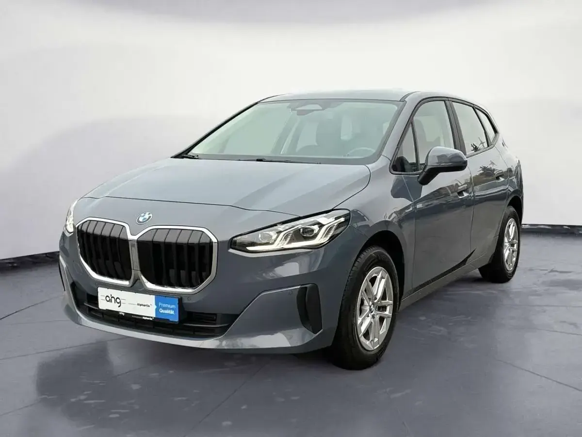 Gebraucht BMW 220 156 PS (114 kW) 2023 Sparkling kupfergrau meta Van / Kleinbus