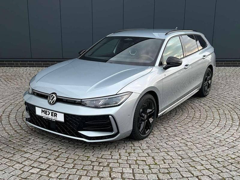 Neu VW Passat Style 193 PS (141 kW) 2026 Oyster silver metallic Kombi