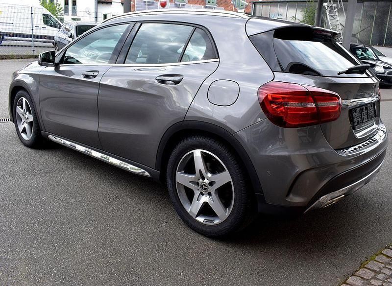 Gebraucht Mercedes GLA200 AMG line 156 PS (114 kW) 2019 Grau SUV
