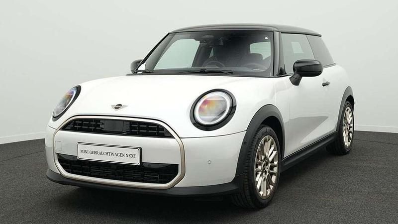 Gebraucht Mini Cooper Favoured 156 PS (114 kW) 2024 Weiß Kleinwagen