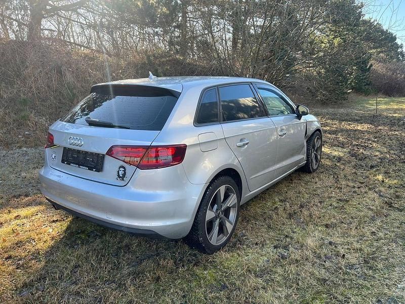 Gebraucht Audi A3 Attraction 105 PS (77 kW) 2013 Silber Limousine