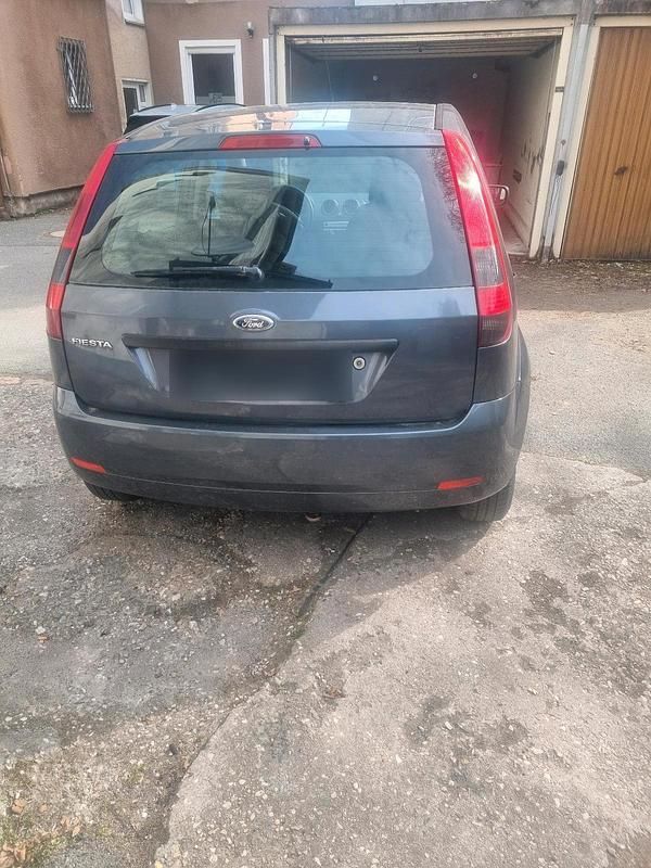 Gebraucht Ford Fiesta 85 PS (62 kW) 2005 Grau Kleinwagen