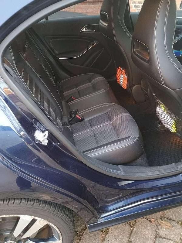 Gebraucht 2017 Mercedes A180 Urban Limousine | 11.890 € (Superpreis) - Bild 1/4