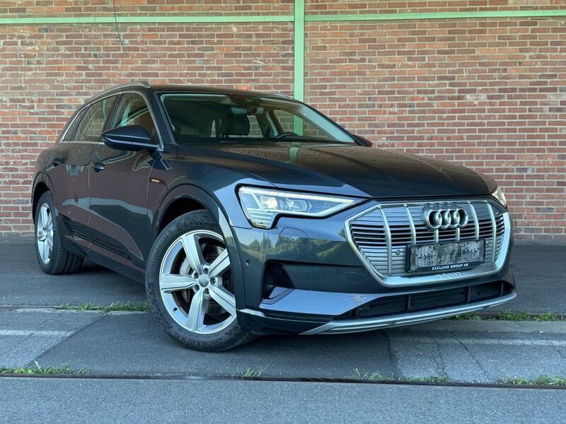 Grau Gebraucht 2019 Audi e-tron SUV | 21.899 € (Fairer Preis) - Bild 1/4