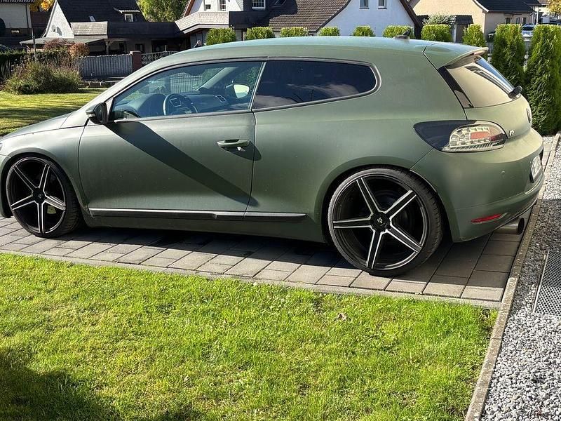 Grün Gebraucht 2013 VW Scirocco Match Coupé | 13.900 € (Etwas zu teuer) - Bild 1/4
