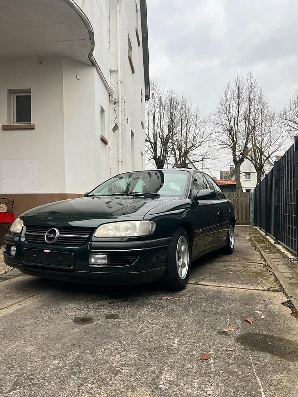 Grün Gebraucht 1994 Opel Omega Limousine | 1.400 € - Bild 1/4