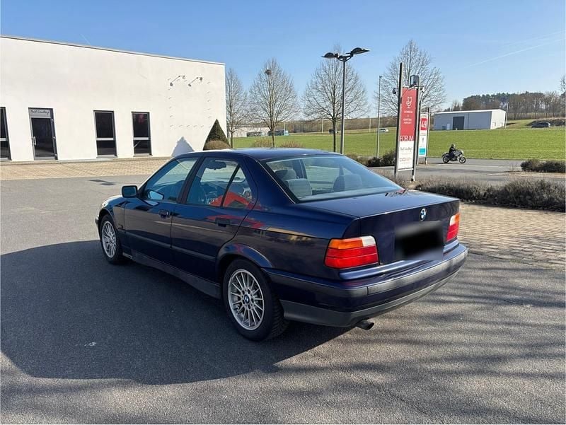 Second-hand BMW 320 150 CP (110 kW) 1996 Albastru Berlinǎ