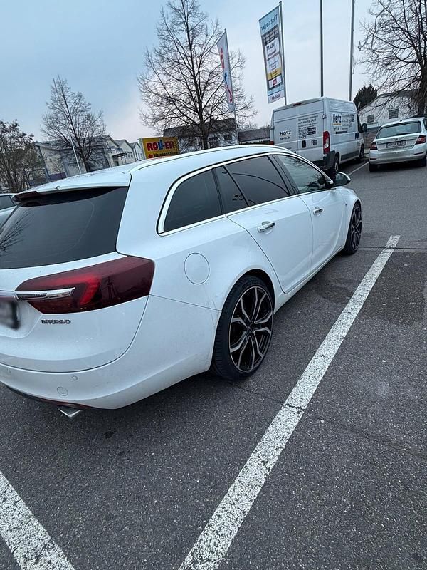 Gebraucht Opel Insignia 195 PS (143 kW) 2015 Weiß Kombi