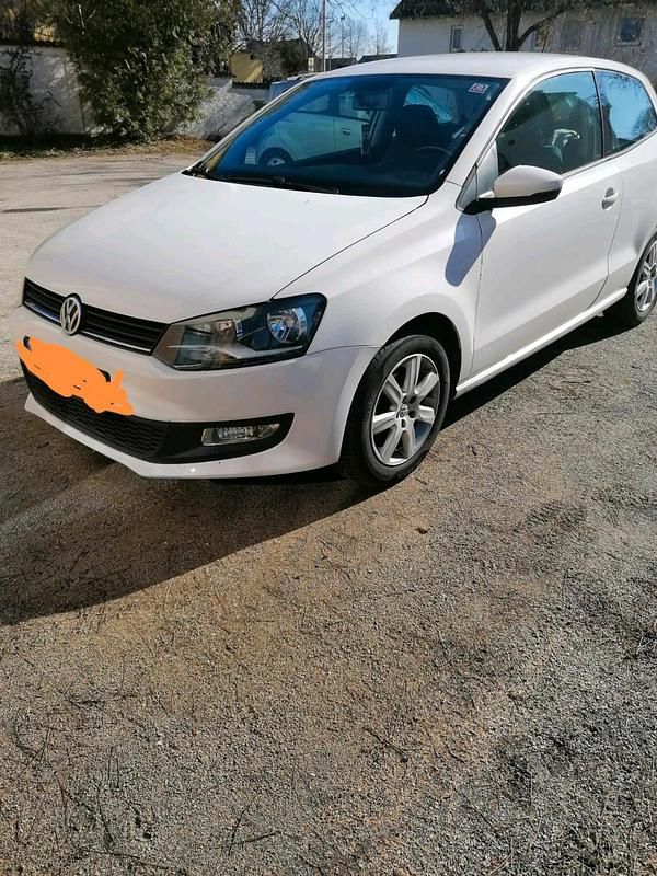 Gebraucht VW Polo 90 PS (66 kW) 2014 Weiß Kleinwagen
