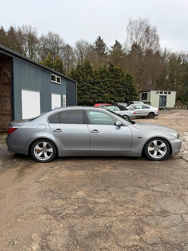 Gebraucht BMW 530 258 PS (189 kW) 2005 Silber Limousine