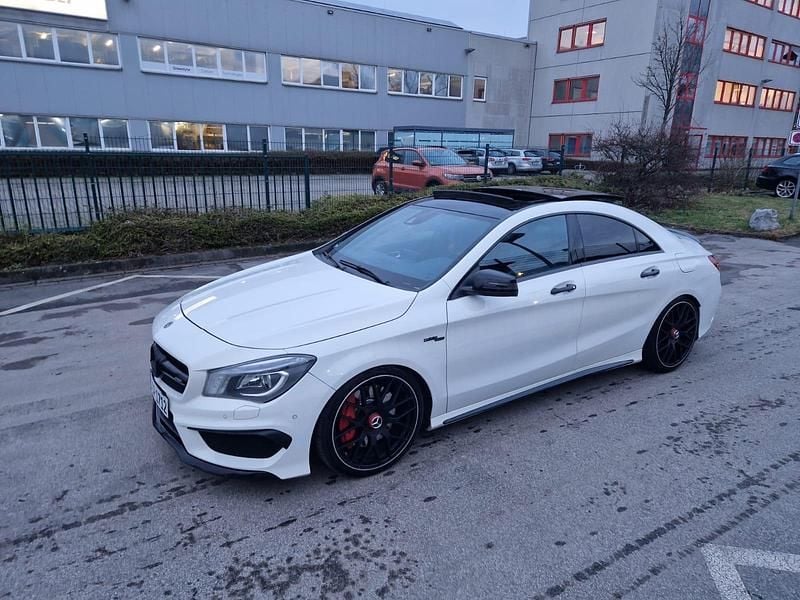 Weiß Gebraucht 2017 Mercedes CLA45 AMG Limousine | 22.300 € - Bild 1/4