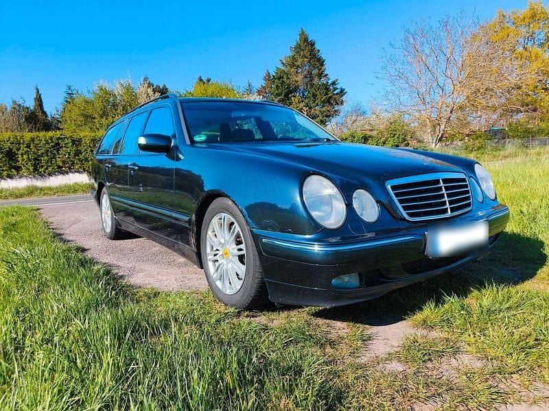 Gebraucht Mercedes E280 Avantgarde 204 PS (150 kW) 2000 Schwarz Kombi