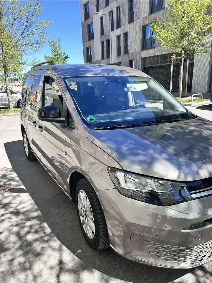 Używany VW Caddy 102 KM (75 kW) 2023 Minivan