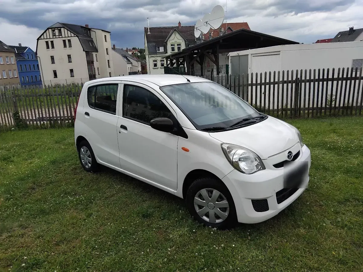 Gebraucht Daihatsu Cuore 69 PS (50 kW) 2011 Weiß Kleinwagen