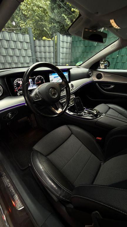 Gebraucht Mercedes E220 194 PS (142 kW) 2016 Braun Limousine