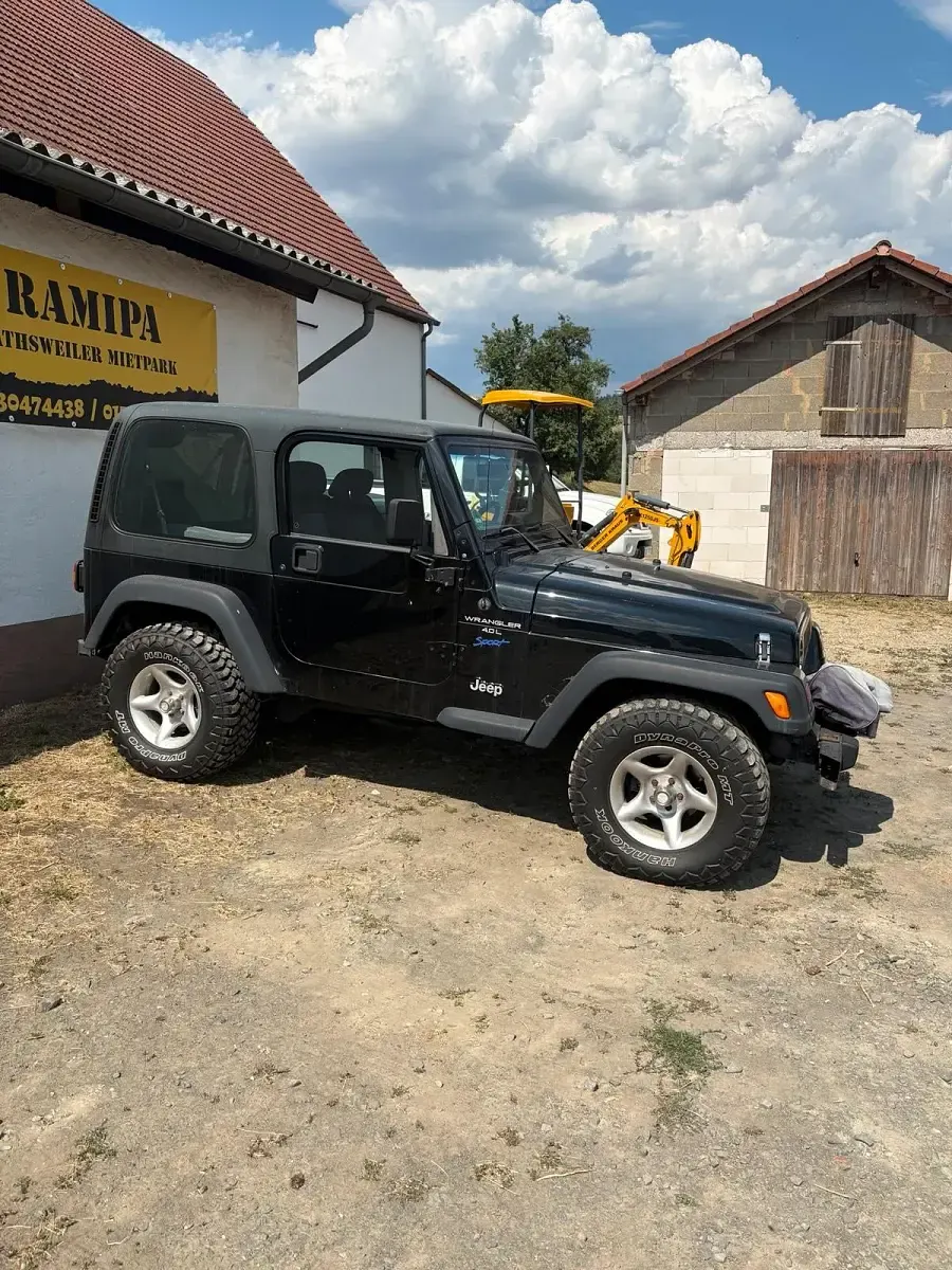 Gebraucht Jeep Wrangler Sport 177 PS (130 kW) 1998 Schwarz SUV