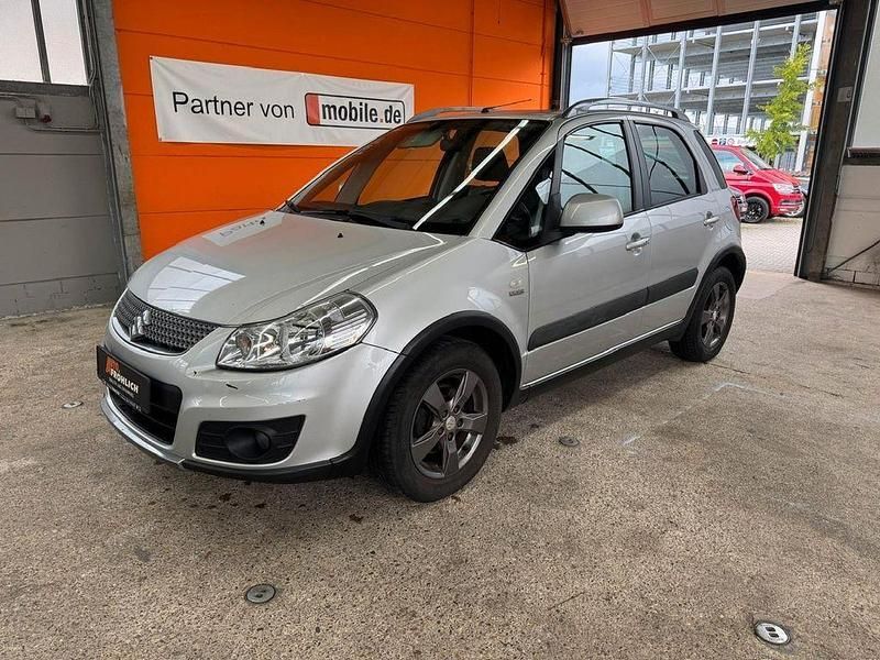 Silber Gebraucht 2011 Suzuki SX4 Comfort SUV | 2.499 € (Guter Preis) - Bild 1/4