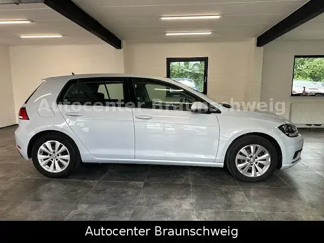 Gebraucht VW Golf VII Trendline 110 PS (80 kW) 2017 Silber Limousine