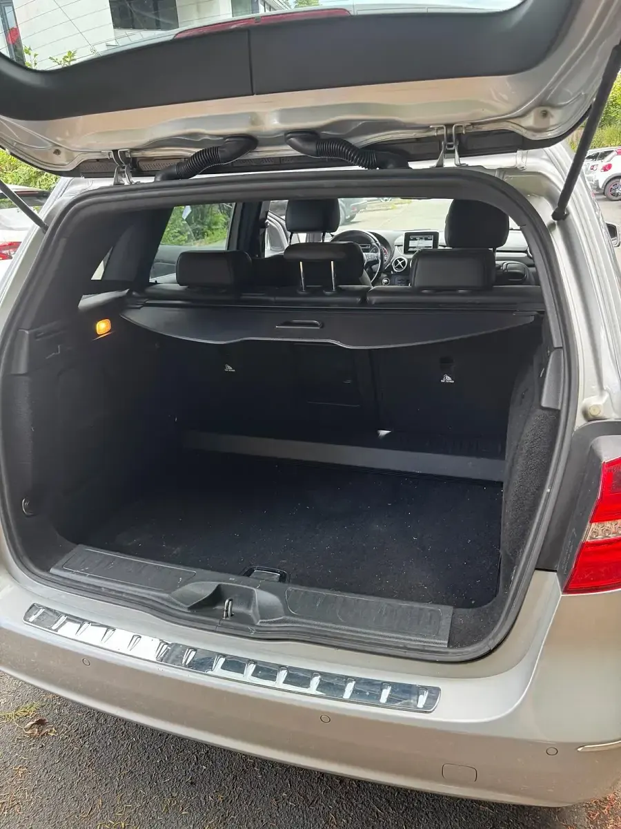 Gebraucht Mercedes B180 107 PS (78 kW) 2014 Silber Kleinwagen