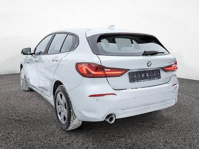 Gebraucht BMW 118 Advantage 136 PS (100 kW) 2021 Glaciersilber Kleinwagen