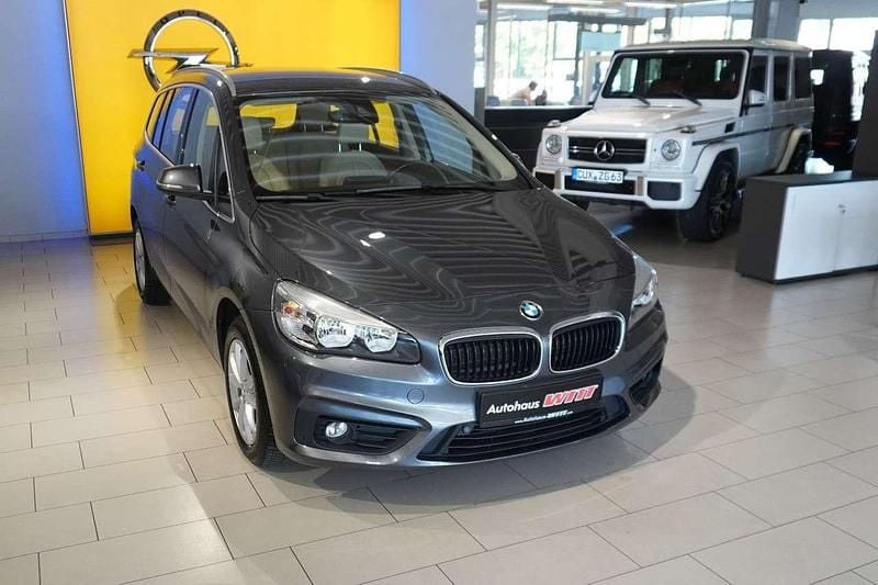 Mineralgrau metallic Gebraucht 2017 BMW 218 Van / Kleinbus | 16.390 € (Fairer Preis) - Bild 1/4