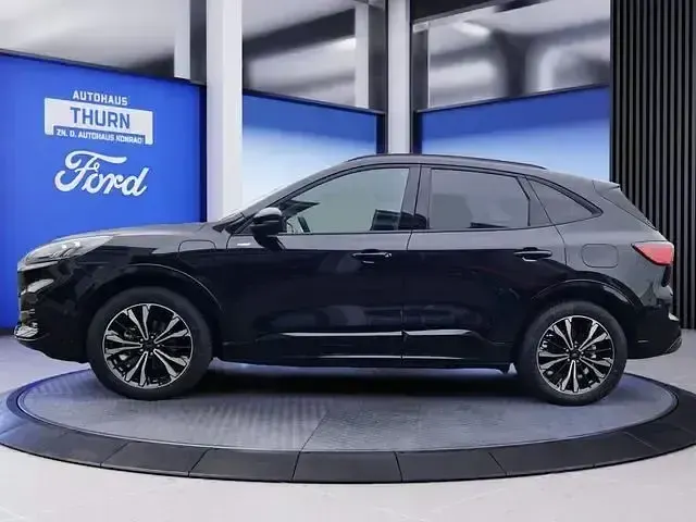 Usado Ford Kuga ST-Line X 225 HP (165 kW) 2024 Preto SUV