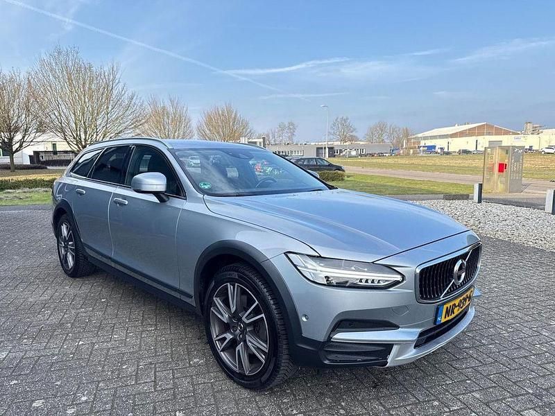 Gebraucht Volvo V90 CC Pro 190 PS (139 kW) 2017 Grau Kombi