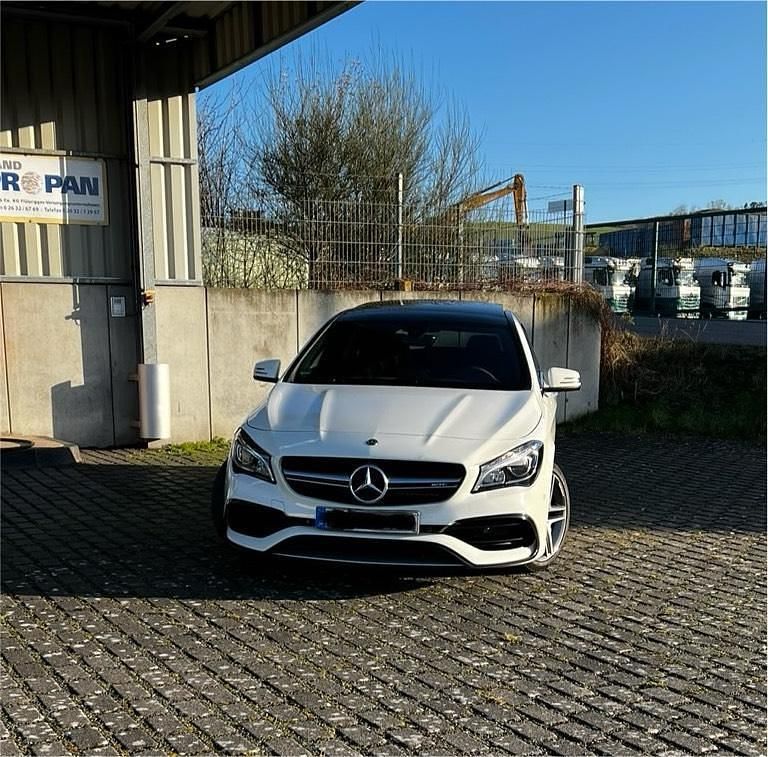 Weiß Gebraucht 2017 Mercedes CLA45 AMG Shooting Brake AMG Kombi | 25.500 € (Superpreis) - Bild 1/4