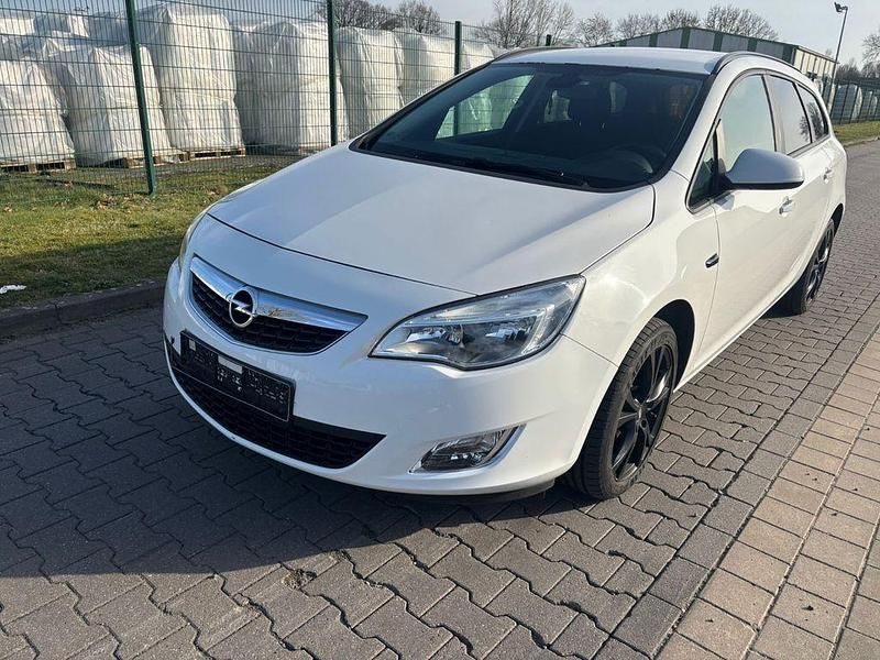 Gebraucht Opel Astra 110 PS (80 kW) 2011 Weiß Kombi