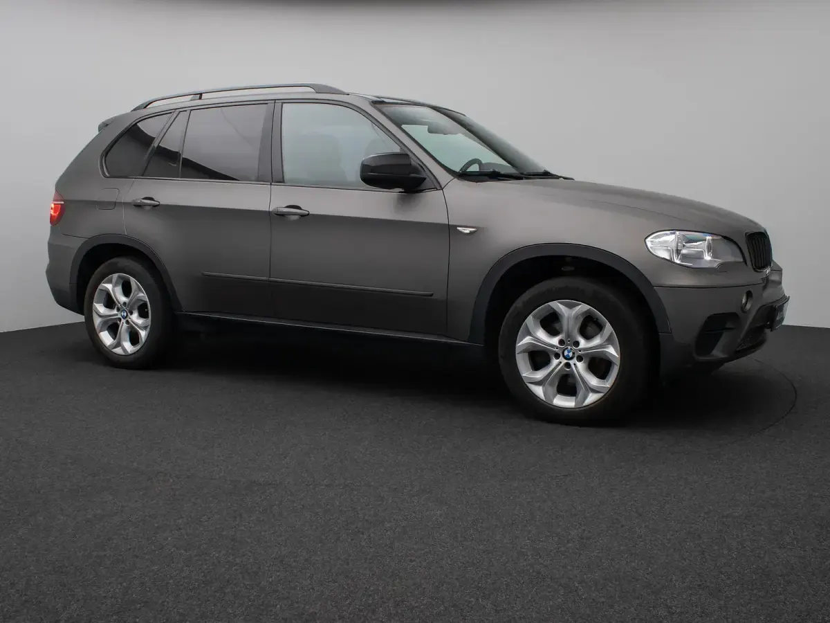 Gebraucht BMW X5 Sport Line 306 PS (225 kW) 2013 Saphirshwarz metallic475schwarz SUV