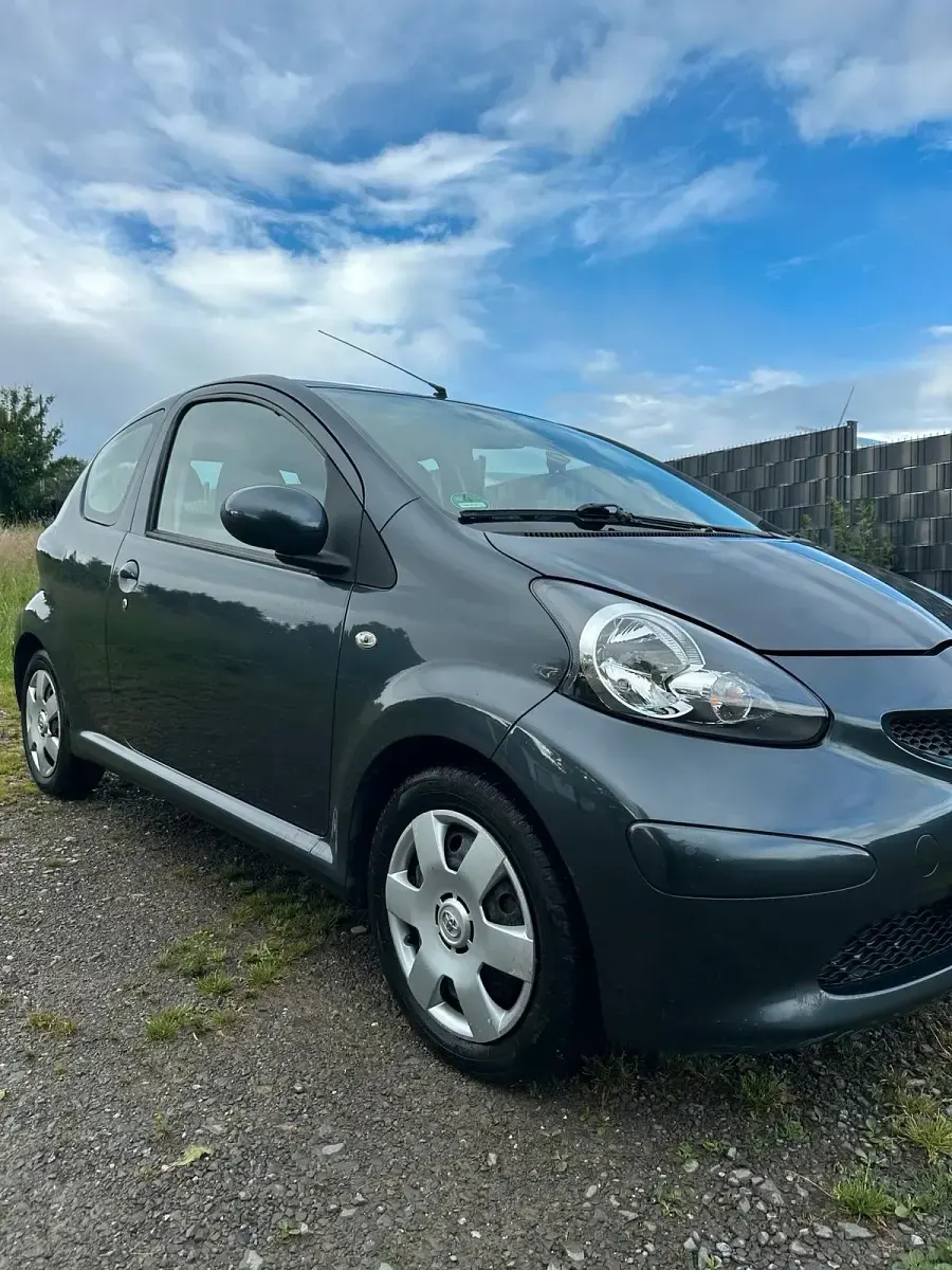 Gebraucht Toyota Aygo 68 PS (50 kW) 2007 Grau Kleinwagen