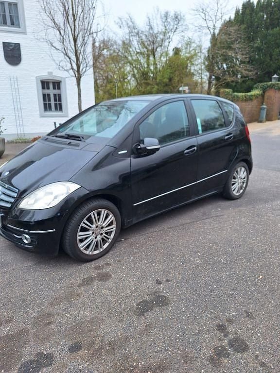 Gebraucht Mercedes A180 Elegance 116 PS (85 kW) 2009 Braun Van / Kleinbus