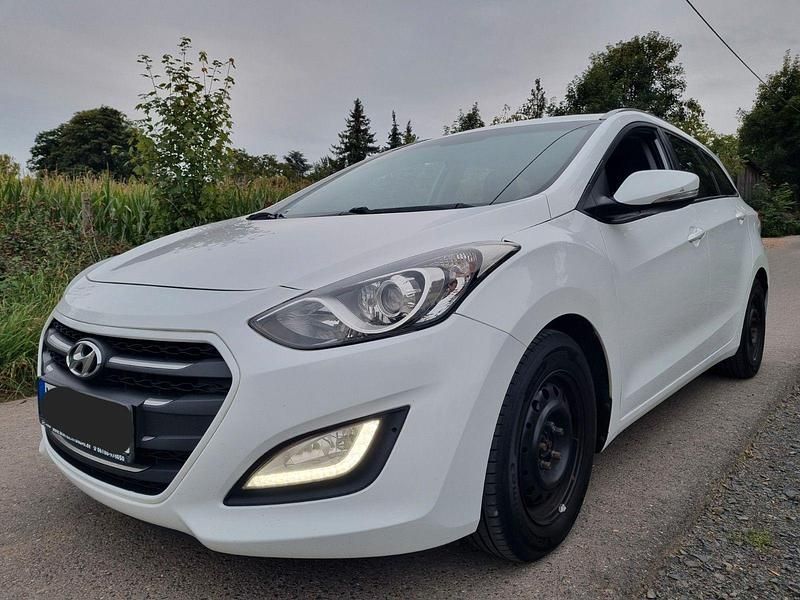 Weiß Gebraucht 2016 Hyundai i30 Kombi | 8.500 € (Fairer Preis) - Bild 1/4