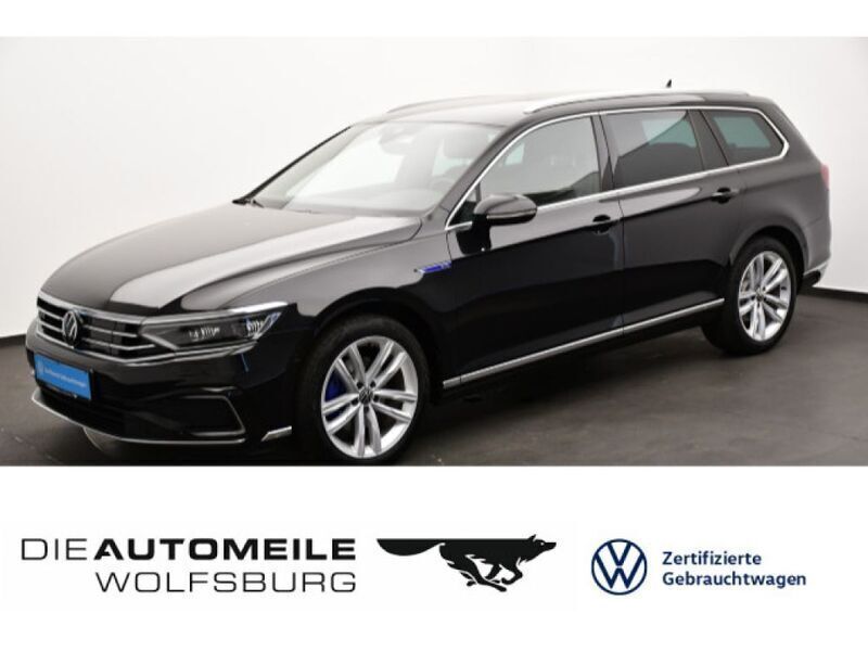 Deep black perleffekt (metallic) Gebraucht 2023 VW Passat Kombi | 33.180 € (Fairer Preis) - Bild 1/2