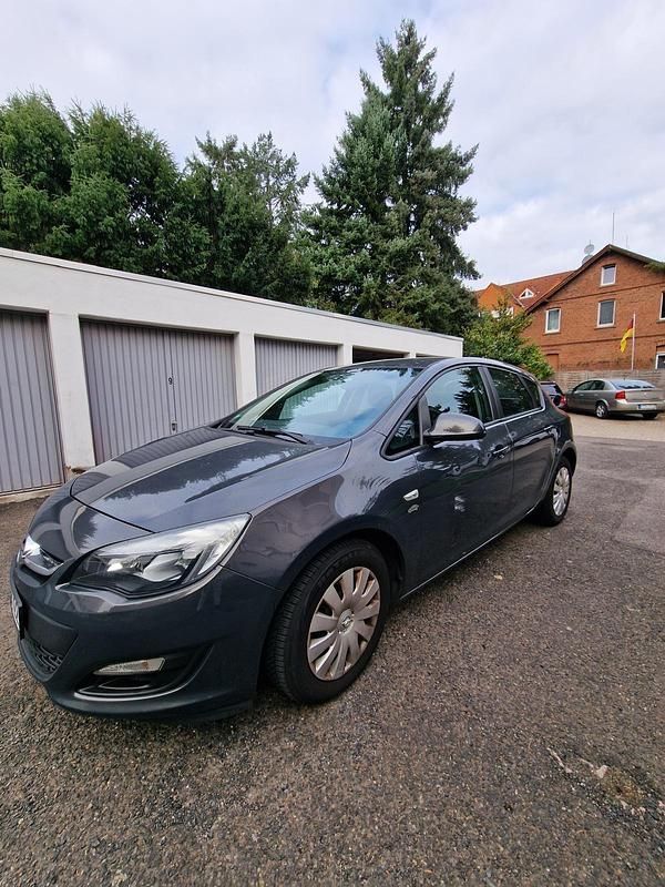 Gebraucht Opel Astra 120 PS (88 kW) 2013 Grau Limousine