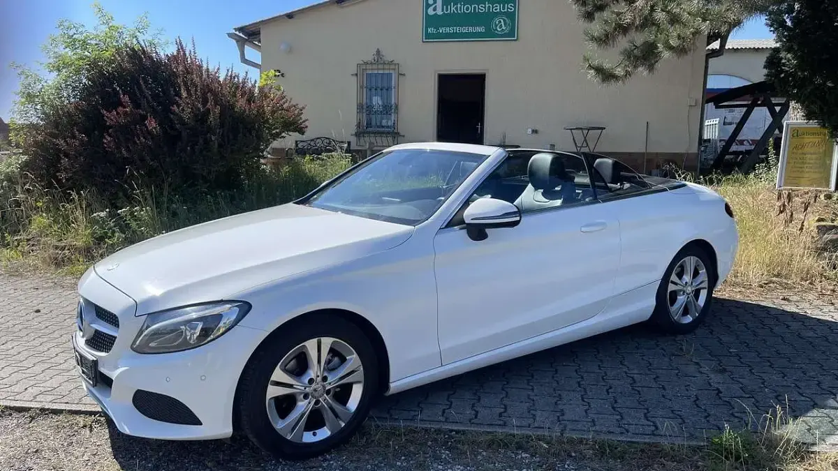 Gebraucht Mercedes C180 156 PS (114 kW) 2017 Polarweiss Cabrio