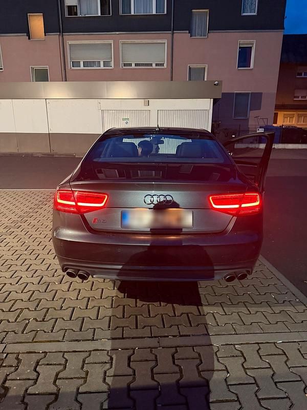 Gebraucht Audi S8 520 PS (382 kW) 2012 Grau Limousine