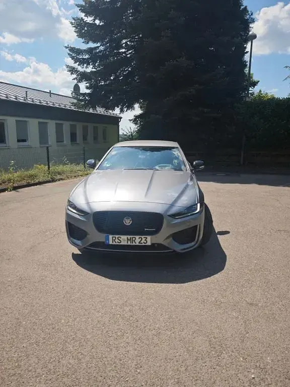 Gebraucht Jaguar XE R-Dynamic 179 PS (131 kW) 2020 Grau Limousine